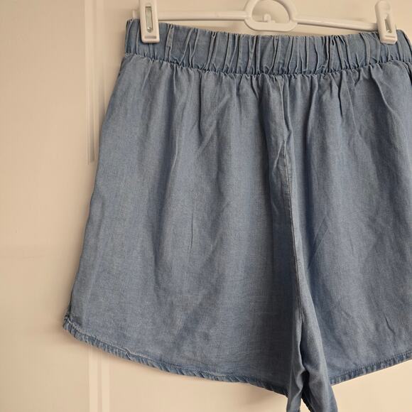 Women's Francesca's Lyocell Chambray Floral Embroidered Pull On Shorts | Size XS - Picture 5 of 8